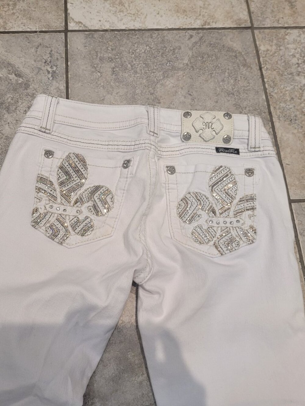Miss Me Jeans* With Lots of Rhineshtones Mid Rise*Boot Cut  Size 28